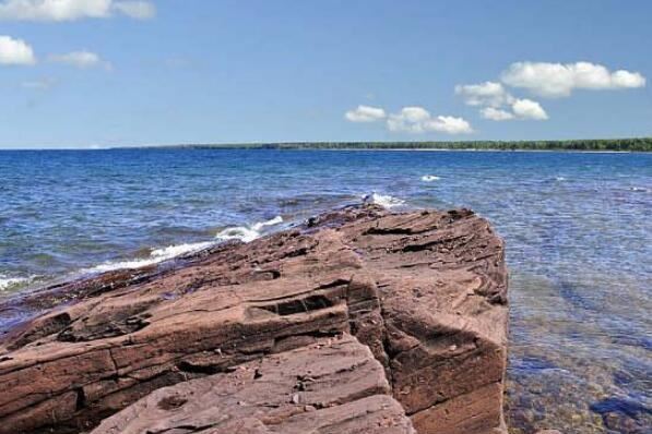 世界十大湖泊排行榜 贝加尔湖上榜，第一是世界上最大的湖泊