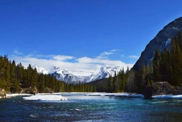 世界十大湖泊排行榜 贝加尔湖上榜，第一是世界上最大的湖泊