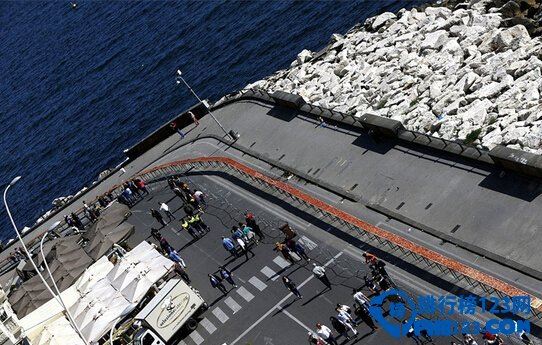 世界上最大的披萨，100位厨师制作长达1595米