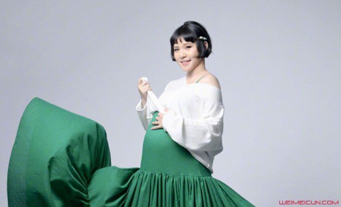 谢依霖晒二胎孕肚 hole住姐微博自曝迅速怀上二胎原因