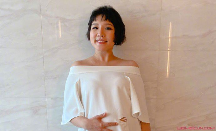 谢依霖晒二胎孕肚 hole住姐微博自曝迅速怀上二胎原因