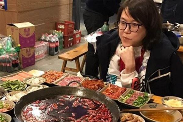 2020中国网红大胃王排名：人气吃播密子君上榜，第二在抖音爆火