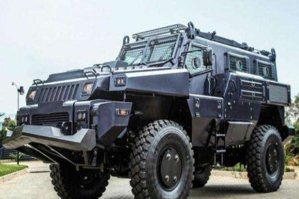 世界十大豪华越野车 悍马H3车身娇小东风汗马军队研发