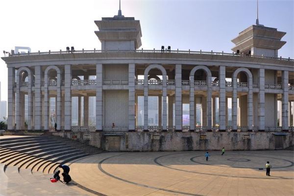 赣州十大公园广场排行榜：黄金广场上榜，第一具有历史意义