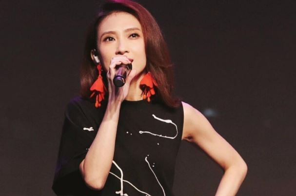 戴佩妮最好听的歌曲top10：《怎样》上榜，第九格外温馨