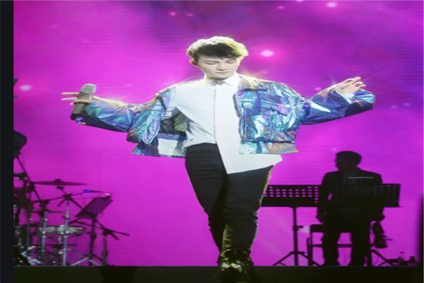 2020华语男歌手排行榜：张艺兴上榜，TFBOYS成员皆上榜