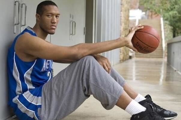 世界十大最高的篮球运动员，李明勋上榜，第一是中国篮球运动员