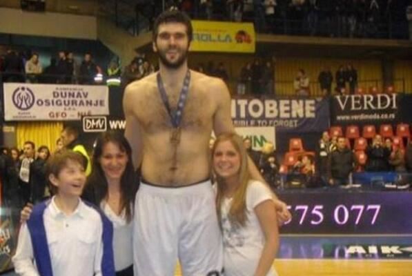 世界十大最高的篮球运动员，李明勋上榜，第一是中国篮球运动员