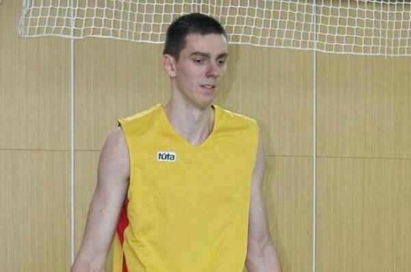 世界十大最高的篮球运动员，李明勋上榜，第一是中国篮球运动员