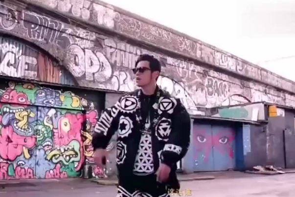 最难唱十大华语歌曲排行榜:左手指月上榜,第四乃一大神曲