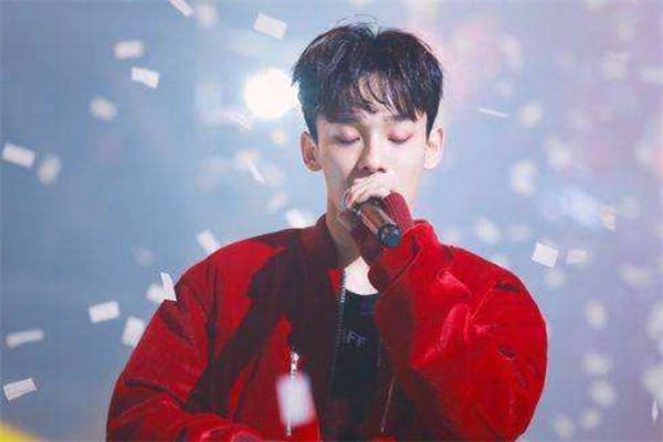 exo成员收入排名：边伯贤solo专辑破百万，第九有黑卡