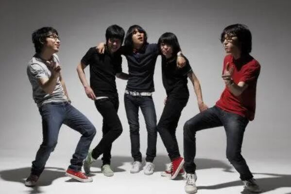 中国十大经典摇滚乐队，逃跑计划上榜，第一曾叱咤国内乐坛