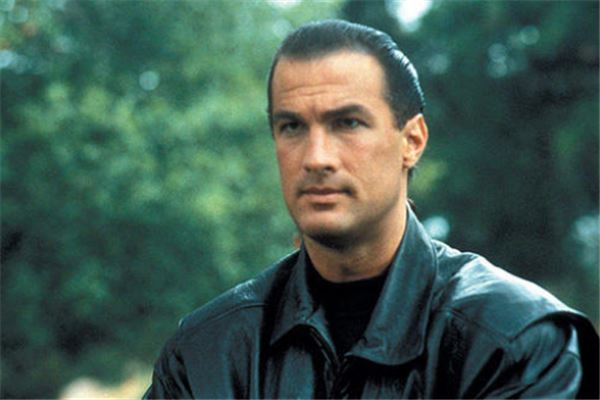 好莱坞十大硬汉排行榜：道恩·强森上榜，施瓦辛格仅第二