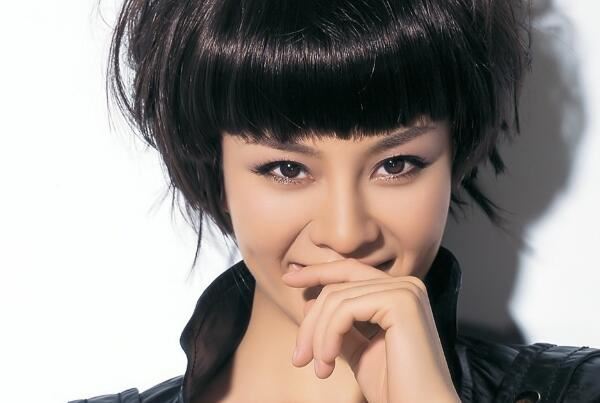 贵州十大明星 龚琳娜上榜,第一是宁静