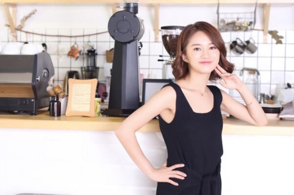 贵州十大明星 龚琳娜上榜,第一是宁静