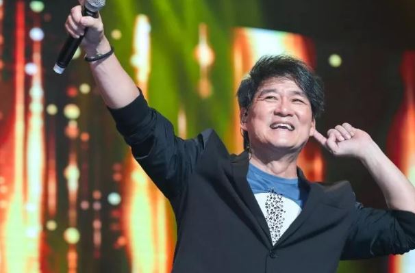 周华健十大经典歌曲排行榜：《爱相随》上榜，第六超级治愈