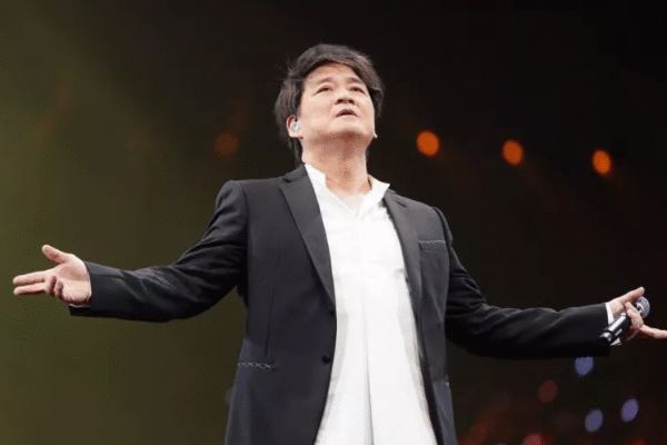 周华健十大经典歌曲排行榜：《爱相随》上榜，第六超级治愈