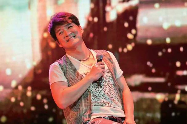 周华健十大经典歌曲排行榜：《爱相随》上榜，第六超级治愈