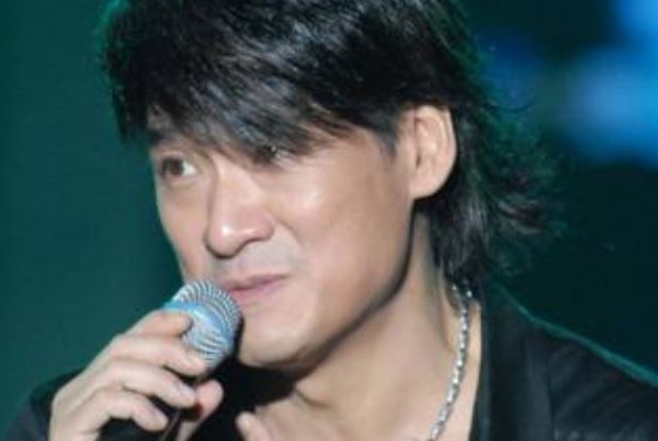 周华健十大经典歌曲排行榜：《爱相随》上榜，第六超级治愈