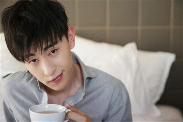 十大顶级流量明星排名：易烊千玺上榜，第八资源好