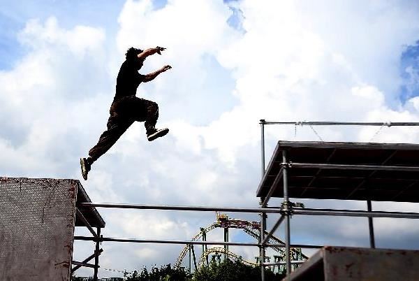 世界十大极限运动排行，第一被叫停，第八是西班牙传统