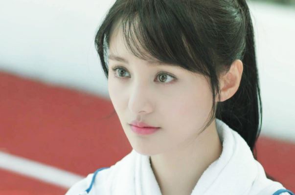 娱乐圈十大小脸女星排行榜:周冬雨上榜,第九乃“巴掌脸”