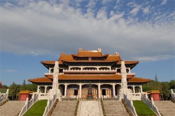 鞍山十大风景名胜排行榜：玉佛山上榜，第八是陨石坑