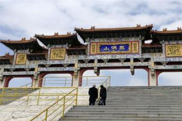 鞍山十大风景名胜排行榜：玉佛山上榜，第八是陨石坑