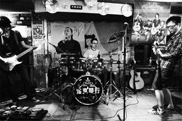 中国十大摇滚乐队排行榜 新裤子近期很火，二手玫瑰有特色