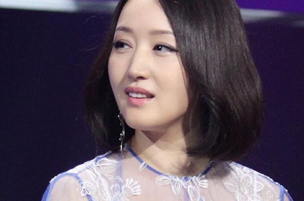 杨钰莹十大经典歌曲排行榜：《深秋》上榜，第二温柔且动听