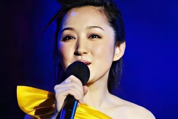 杨钰莹十大经典歌曲排行榜：《深秋》上榜，第二温柔且动听