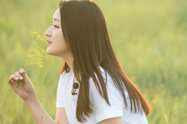 杨钰莹十大经典歌曲排行榜:《深秋》上榜,第二温柔且动听