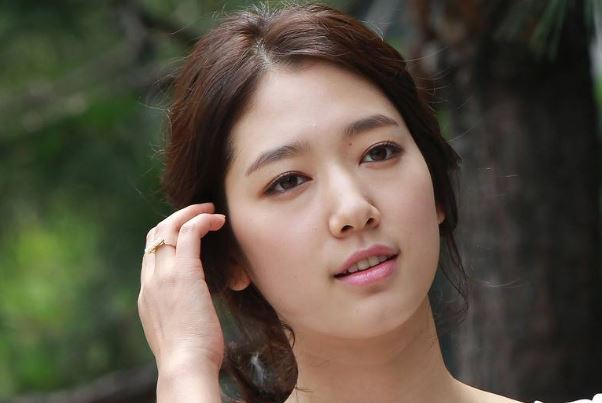 韩国十大人气最高的女明星排行榜：李知恩上榜，第一出道最早