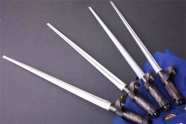 世界十大著名军刺 三棱军刺使用方便，第三非常适合搏斗