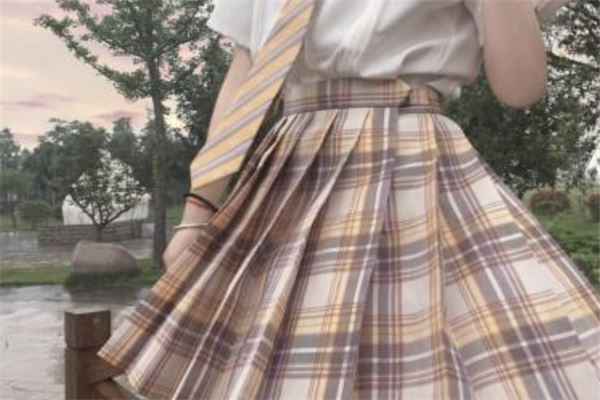 jk制服品牌排行榜：神仙club上榜，一件格裙销量三十万