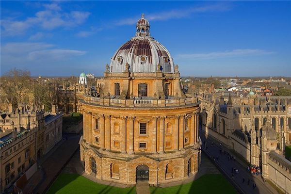 最有名的大学排行榜：剑桥大学上榜，第六录取率低