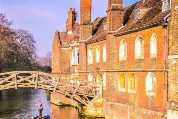 最有名的大学排行榜：剑桥大学上榜，第六录取率低