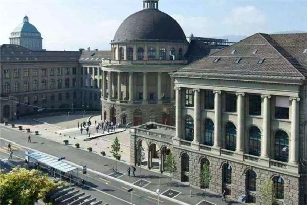 最有名的大学排行榜：剑桥大学上榜，第六录取率低