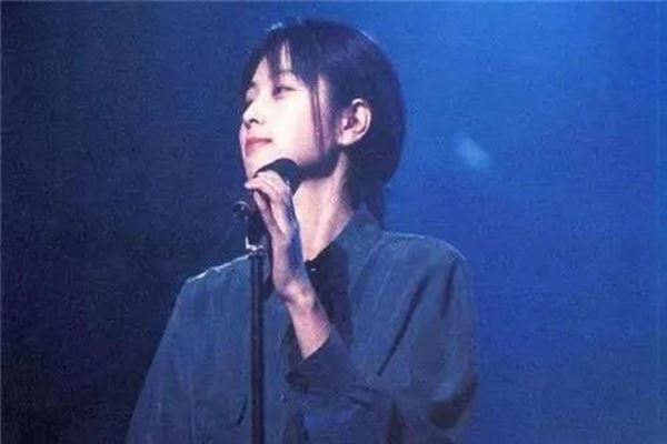 日本十大女歌手排行榜:中森明菜在榜,第一名一生唱了1400首歌