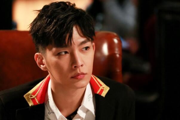 炎亚纶十大热门歌曲排行榜：《被忘录》上榜，第一生深情款款