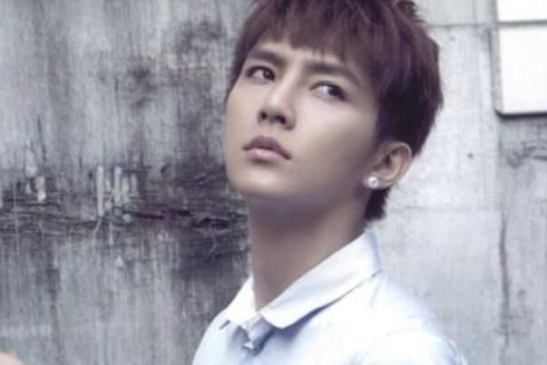 炎亚纶十大热门歌曲排行榜：《被忘录》上榜，第一生深情款款