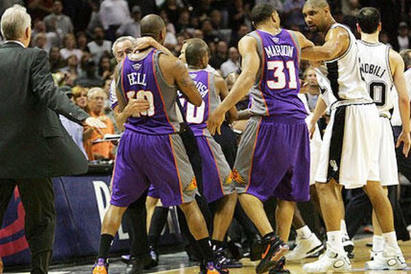 NBA十大恶意犯规排行榜，姚明恩师汤帅被重拳爆头