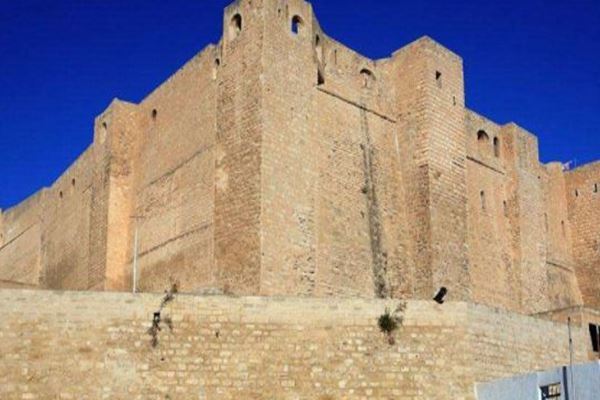 世界十大最奇特建筑 歪歪屋有着歪七扭八的形状很是特别