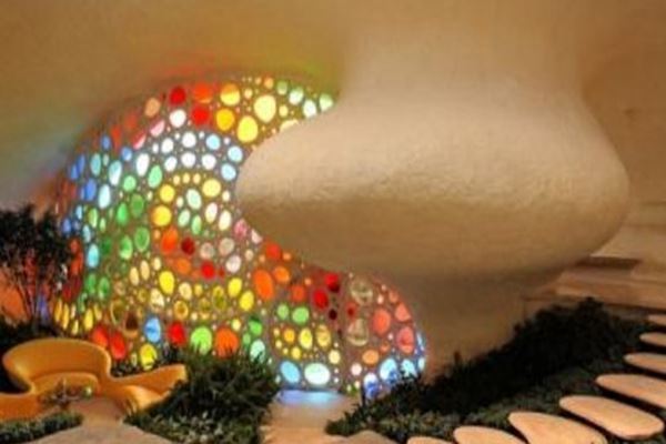 世界十大最奇特建筑 歪歪屋有着歪七扭八的形状很是特别