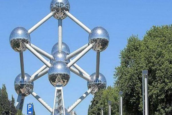 世界十大最奇特建筑 歪歪屋有着歪七扭八的形状很是特别