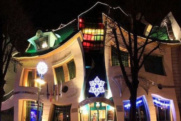 世界十大最奇特建筑 歪歪屋有着歪七扭八的形状很是特别