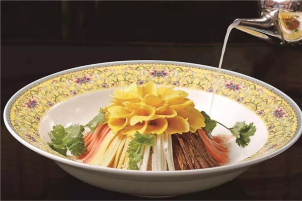 洛阳最好吃特色小吃排名 洛阳燕菜色香味俱全 胡辣汤食材丰富