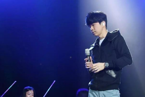 光良十大经典歌曲排行榜：《第一次》上榜，第二充满回忆