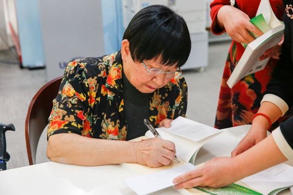 台湾十大著名作家排行榜：琼瑶在榜，第九词圣方文山