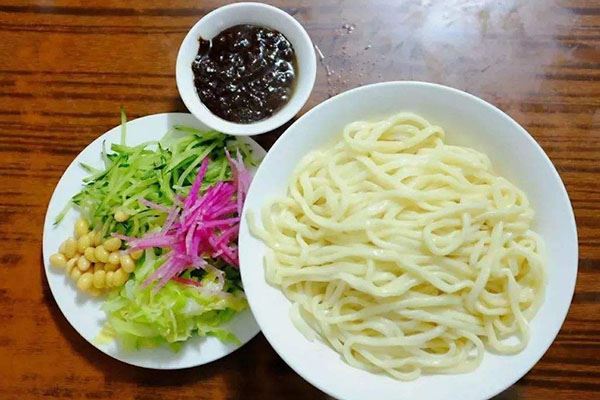 北京十大炸酱面馆:京味斋上榜,第一经济实惠又低调